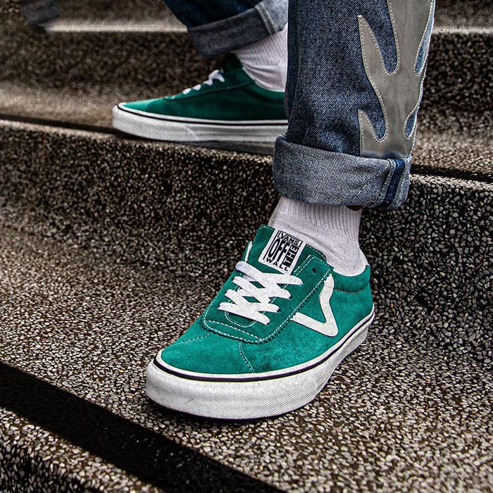 Thoát ra khỏi vùng an toàn với giày Vans xanh lá cây