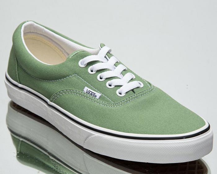 Thoát ra khỏi vùng an toàn với giày Vans xanh lá cây