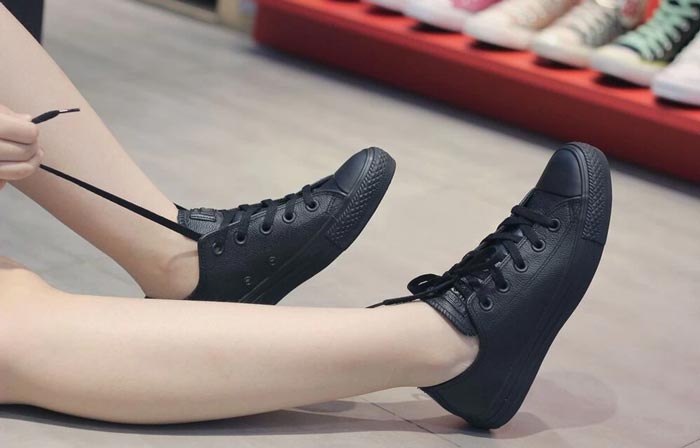 Phong cách thời trang đẳng cấp và bền bỉ cùng giày Converse da đen