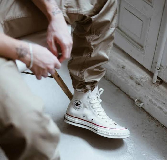 Giày Converse kem có gì cuốn hút mà tín đồ sneaker khó lòng bỏ qua?