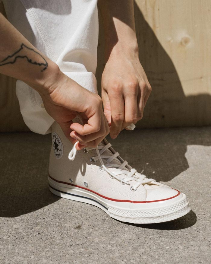 Giày Converse kem có gì cuốn hút mà tín đồ sneaker khó lòng bỏ qua?