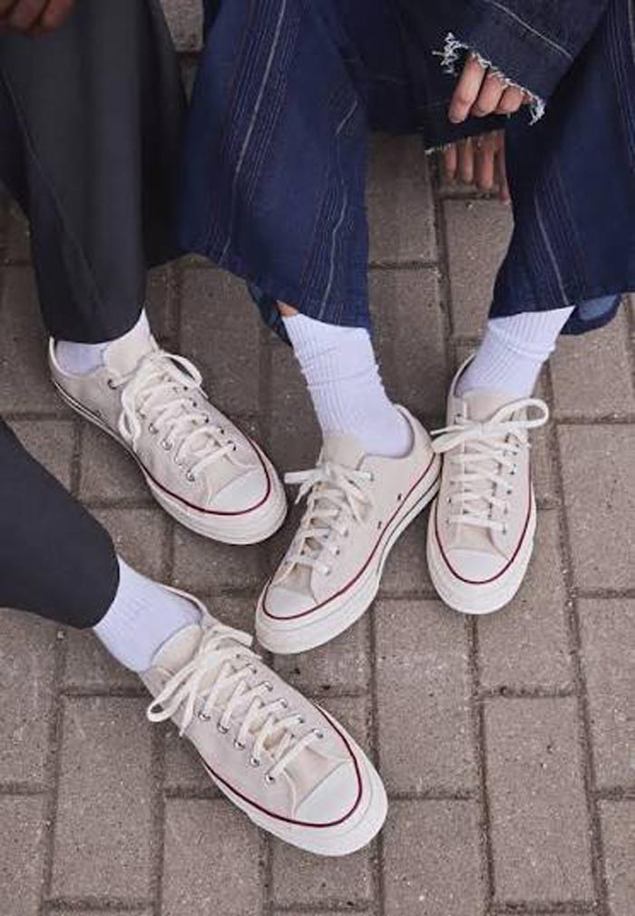 Giày Converse kem có gì cuốn hút mà tín đồ sneaker khó lòng bỏ qua?