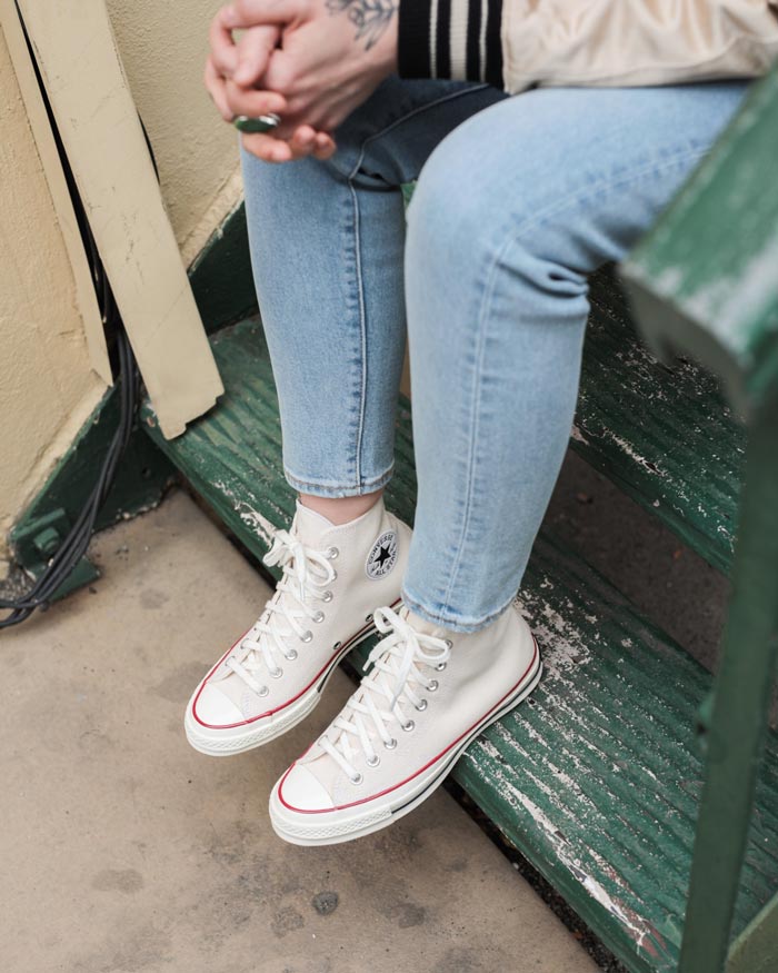 Giày Converse kem có gì cuốn hút mà tín đồ sneaker khó lòng bỏ qua?