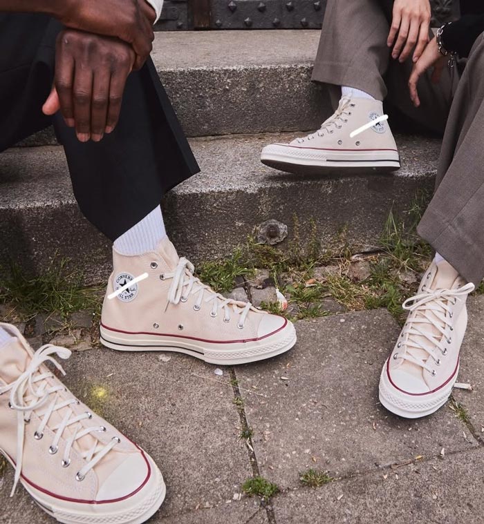 Giày Converse kem có gì cuốn hút mà tín đồ sneaker khó lòng bỏ qua?
