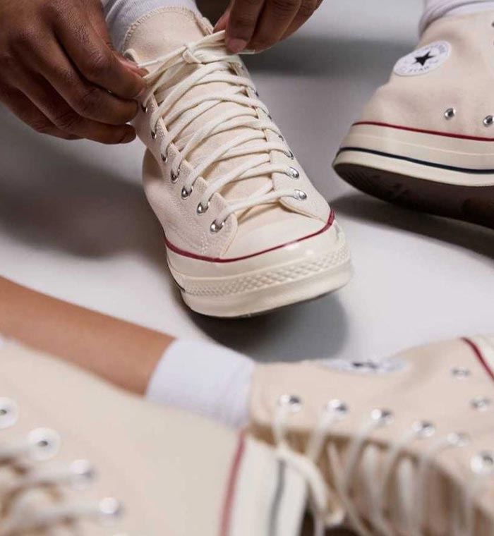 Giày Converse kem có gì cuốn hút mà tín đồ sneaker khó lòng bỏ qua?