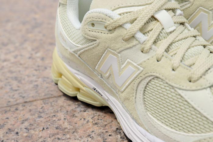 Giày New Balance màu xanh lá - Chinh phục sneakerhead với sắc màu nổi bật