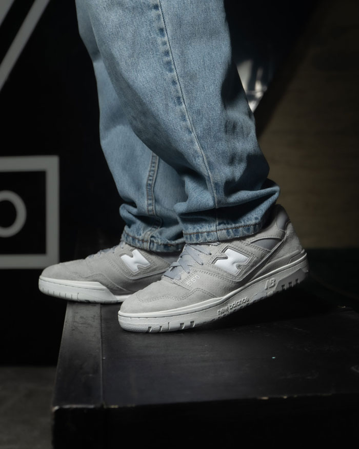 Giày New Balance Grey và vẻ đẹp vượt thời gian của sắc xám trung tính