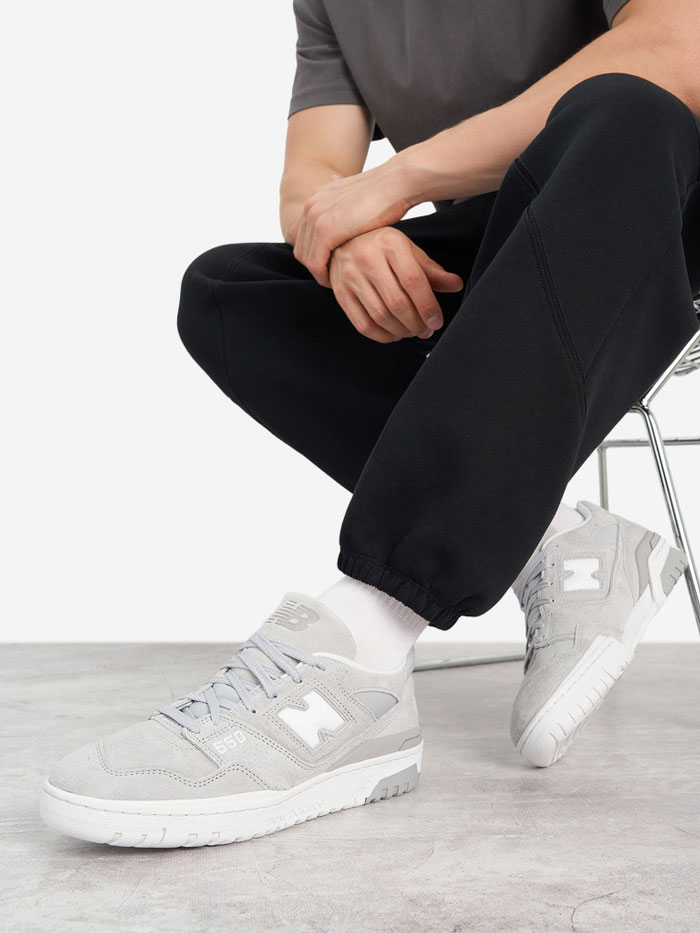Giày New Balance Grey và vẻ đẹp vượt thời gian của sắc xám trung tính