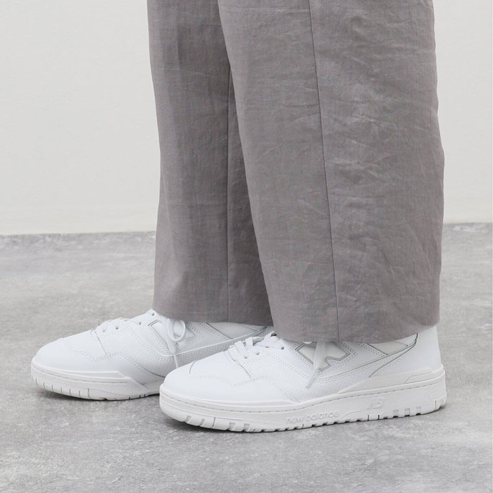 Khám phá vẻ đẹp vượt thời gian của giày New Balance trắng 