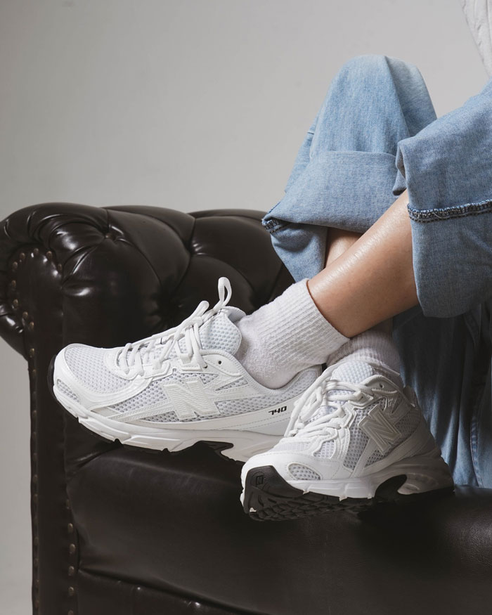 Khám phá vẻ đẹp vượt thời gian của giày New Balance trắng 