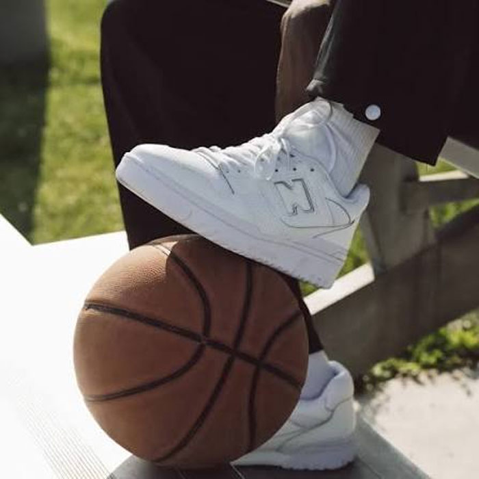 Khám phá vẻ đẹp vượt thời gian của giày New Balance trắng 