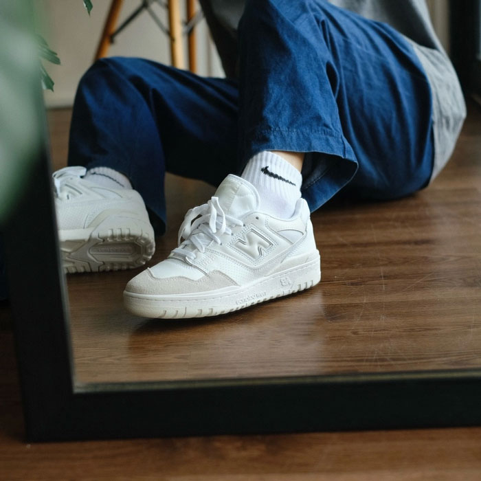 Khám phá vẻ đẹp vượt thời gian của giày New Balance trắng 