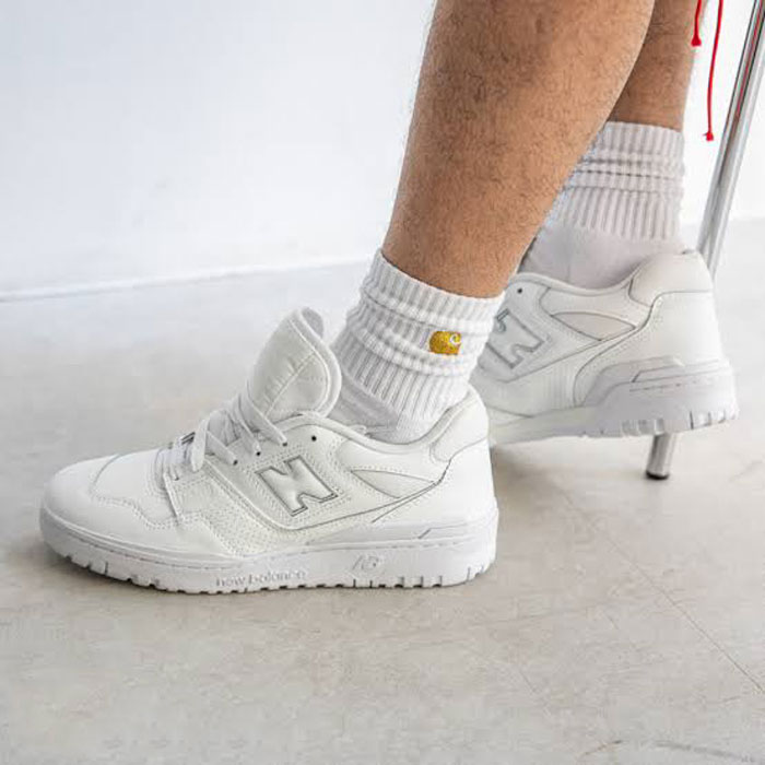 Khám phá vẻ đẹp vượt thời gian của giày New Balance trắng 