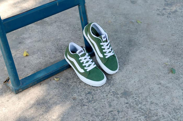Giày Vans xanh rêu – Item “hack” cá tính cho outfit basic