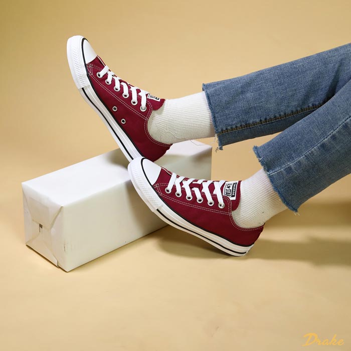 Giày Converse đỏ - Nổi bật hơn với phong cách tối giản