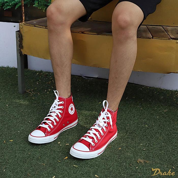 Giày Converse đỏ - Nổi bật hơn với phong cách tối giản