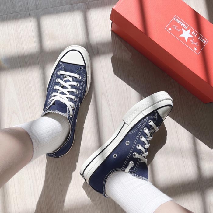 Vẻ ngoài cuốn hút qua những thiết kế giày Converse cổ ngắn nam