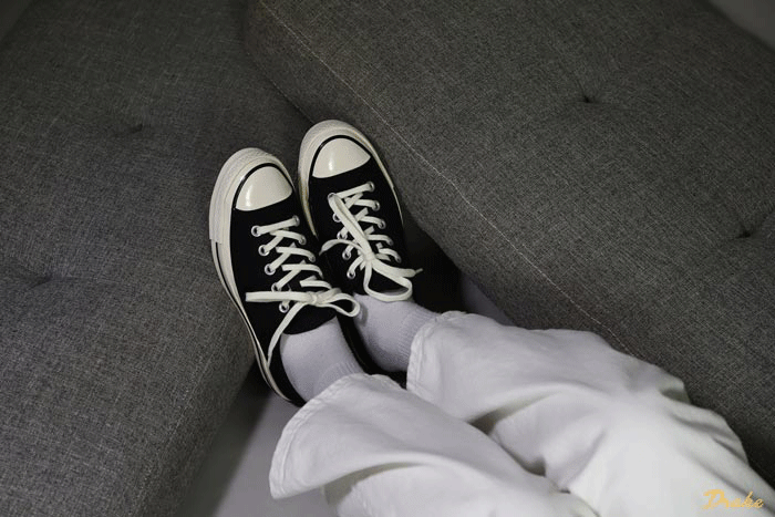 Xuống phố tự tin cùng giày Converse nữ đạp gót