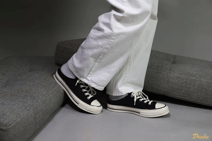 Xuống phố tự tin cùng giày Converse nữ đạp gót