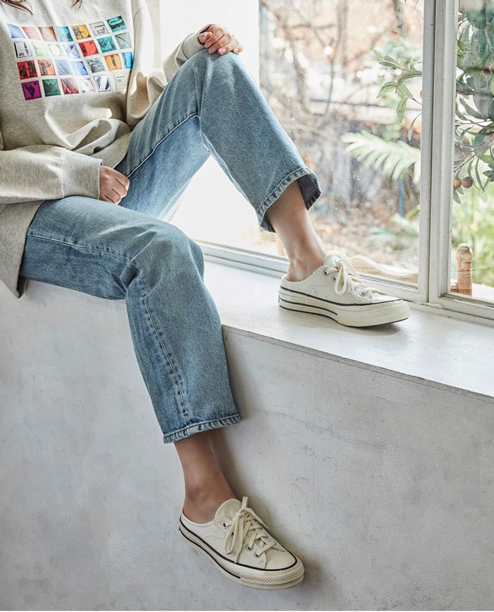 Xuống phố tự tin cùng giày Converse nữ đạp gót