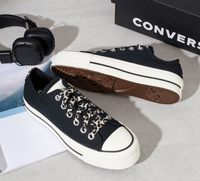 Hoá thân thành cô nàng “trendy” với giày Converse nữ cổ thấp màu đen