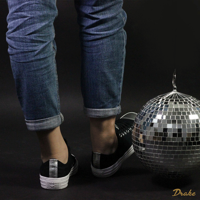 Hoá thân thành cô nàng “trendy” với giày Converse nữ cổ thấp màu đen