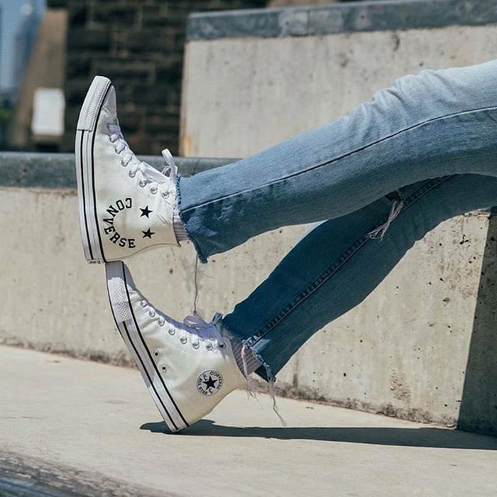 Gợi ý những giày Converse nữ trắng cổ cao khiến nàng phải "say đắm"