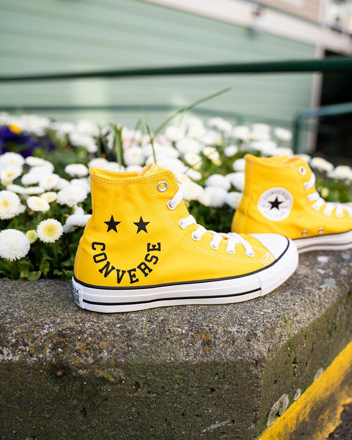Phối màu "đắt giá' của những đôi giày Converse nữ vàng