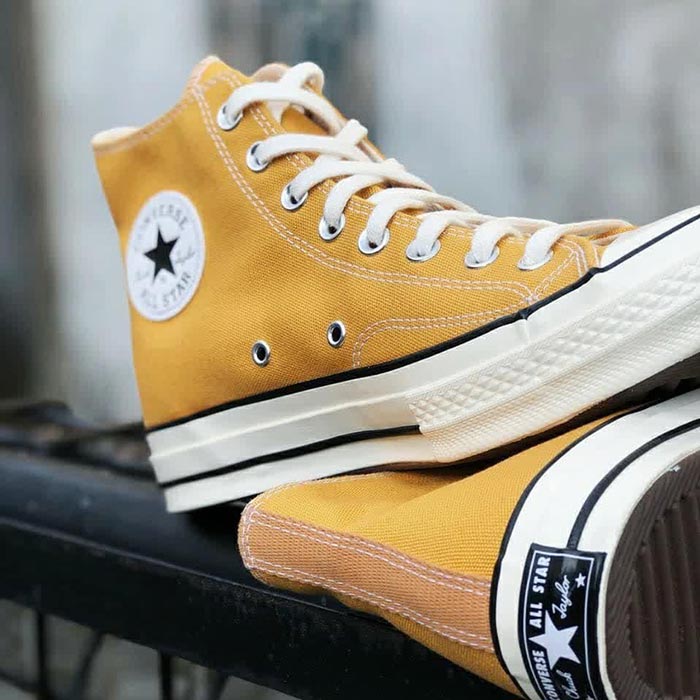 Phối màu "đắt giá' của những đôi giày Converse nữ vàng