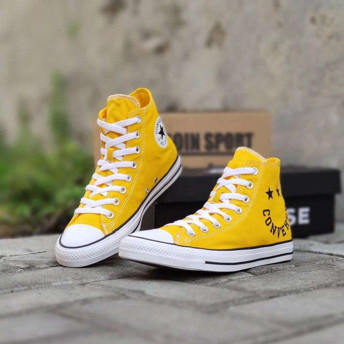 Phối màu "đắt giá' của những đôi giày Converse nữ vàng