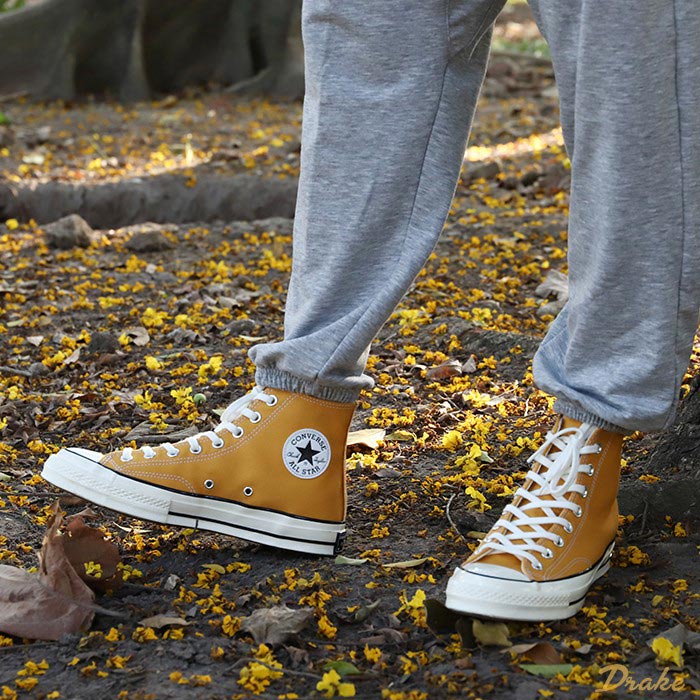 Phối màu "đắt giá' của những đôi giày Converse nữ vàng