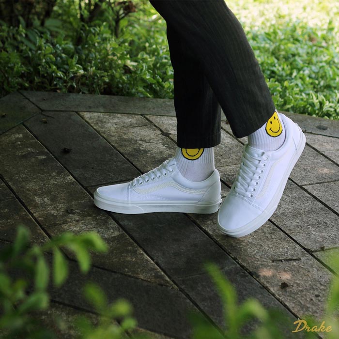 Khám phá những đôi giày Vans Old Skool all white được giới trẻ "săn đón"