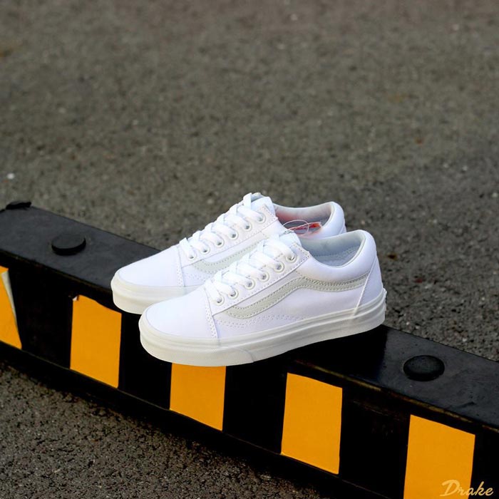 Khám phá những đôi giày Vans Old Skool all white được giới trẻ "săn đón"
