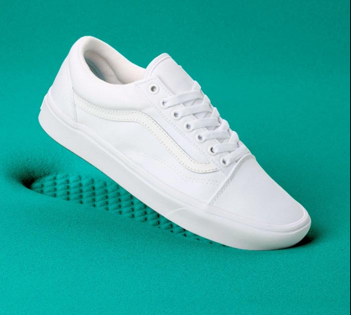 Khám phá những đôi giày Vans Old Skool all white được giới trẻ "săn đón"