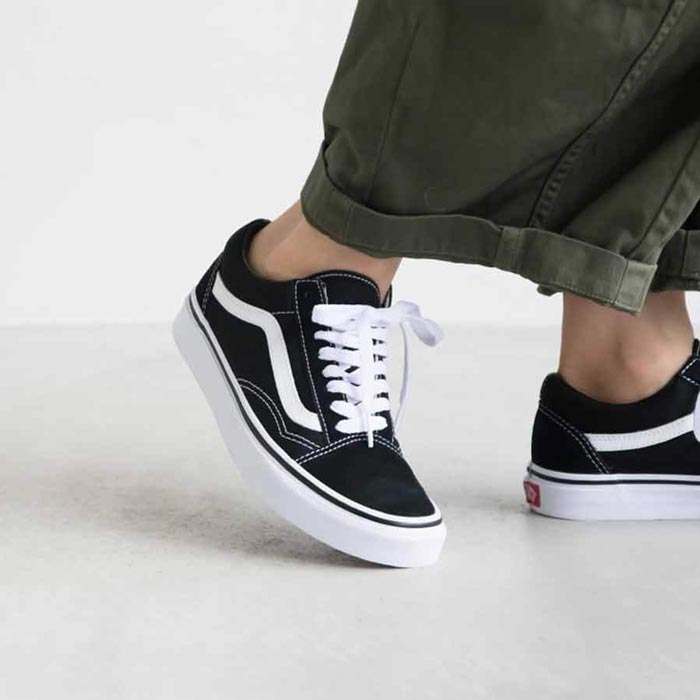 Sở hữu một đôi giày Vans Old Skool black white trong tủ đồ, tại sao không?