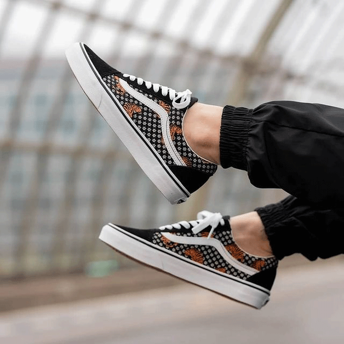Những đôi giày Vans hoa văn đa sắc thu hút mọi ánh nhìn