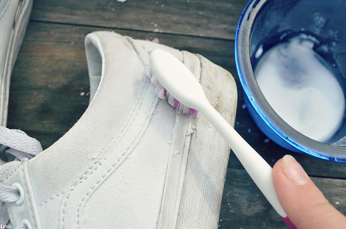 Cách khắc phục giày vans trắng bị ố vàng sau khi giặt 