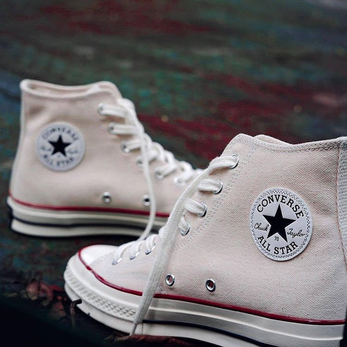 Đến trường với những đôi giày Converse đi học cho một ngày năng nổ