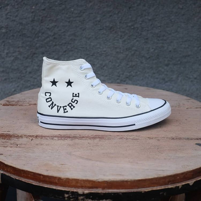 Khi sắc trắng lên ngôi với loạt giày Converse cao cổ trắng