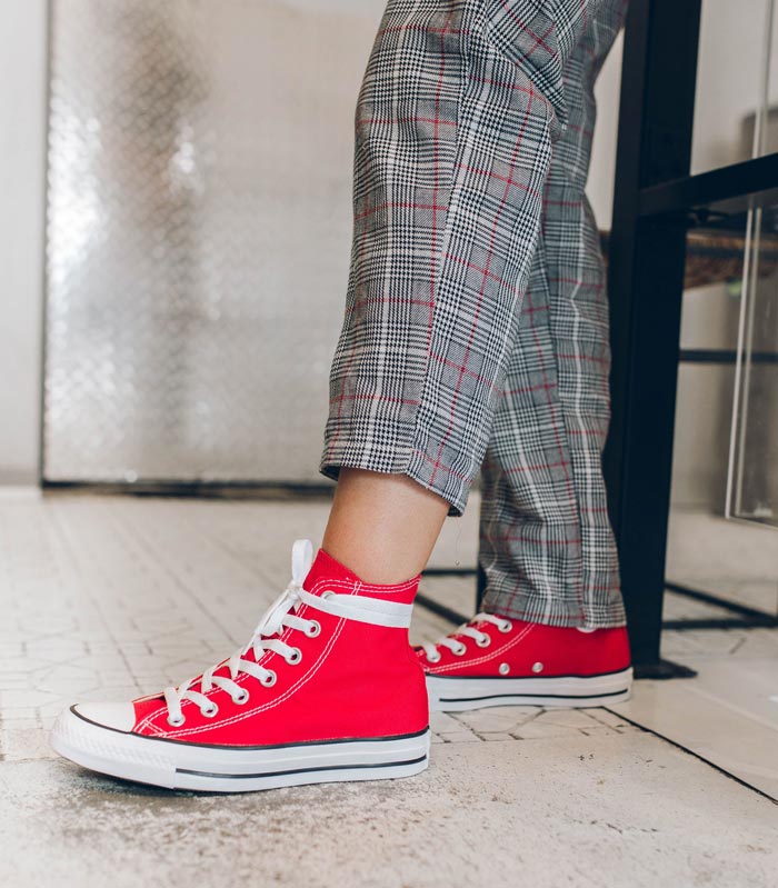  Khám phá điều lý thú của những đôi giày Converse Classic màu đỏ