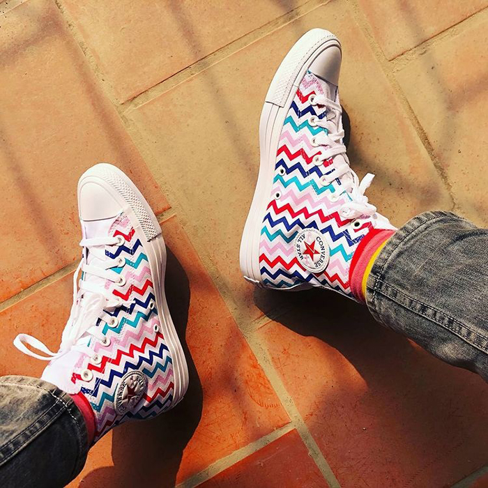 Đến với bản phối đa sắc của những đôi giày Converse nhiều màu