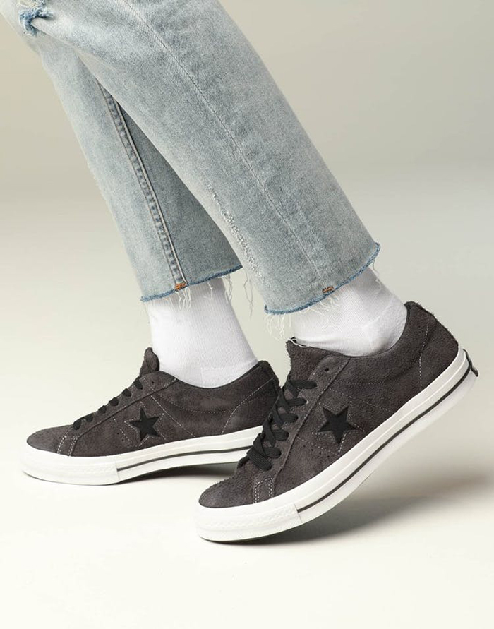 Bật mí một số mẫu giày da lộn Converse cho các tín đồ sneaker