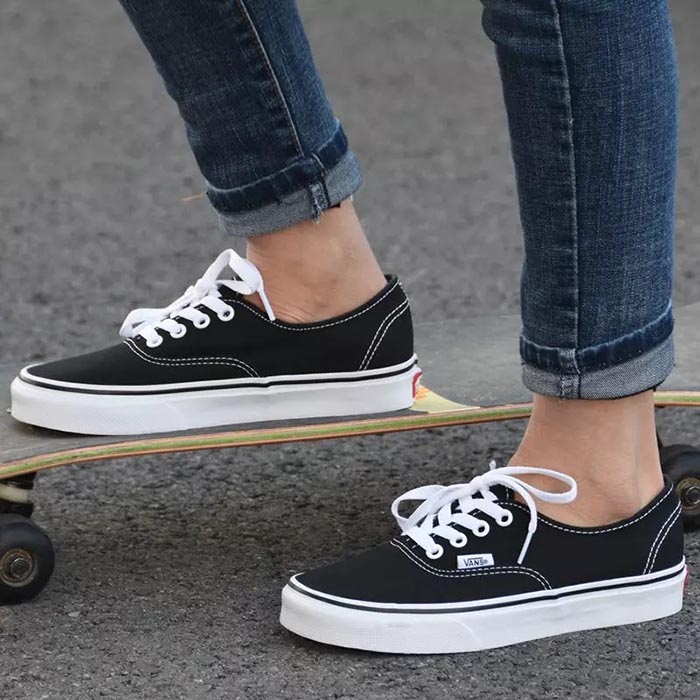 Lạ mà quen với những đôi giày Vans bằng vải