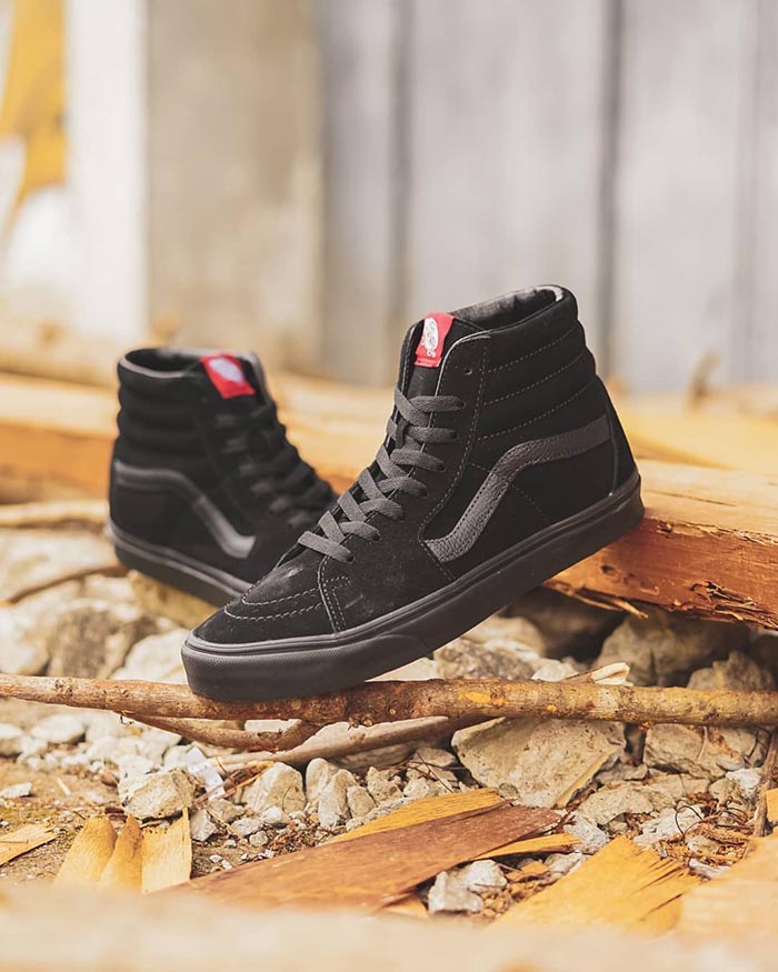 Khám phá bí mật của những đôi giày Vans cao cổ đen