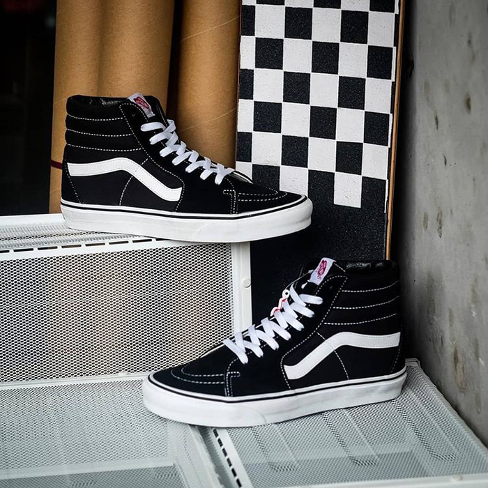 Cùng giày Vans nam cổ cao ấn định phong cách và cá tính thời trang