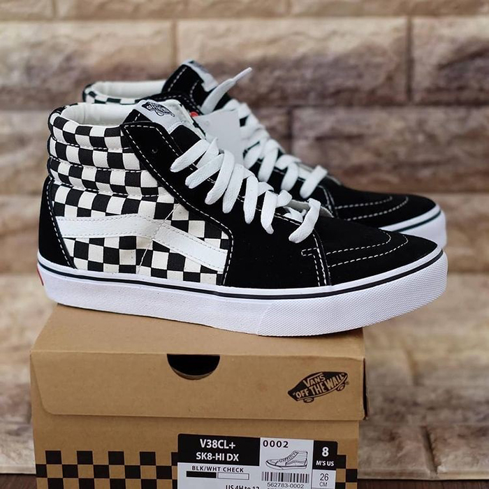 Cùng giày Vans nam cổ cao ấn định phong cách và cá tính thời trang