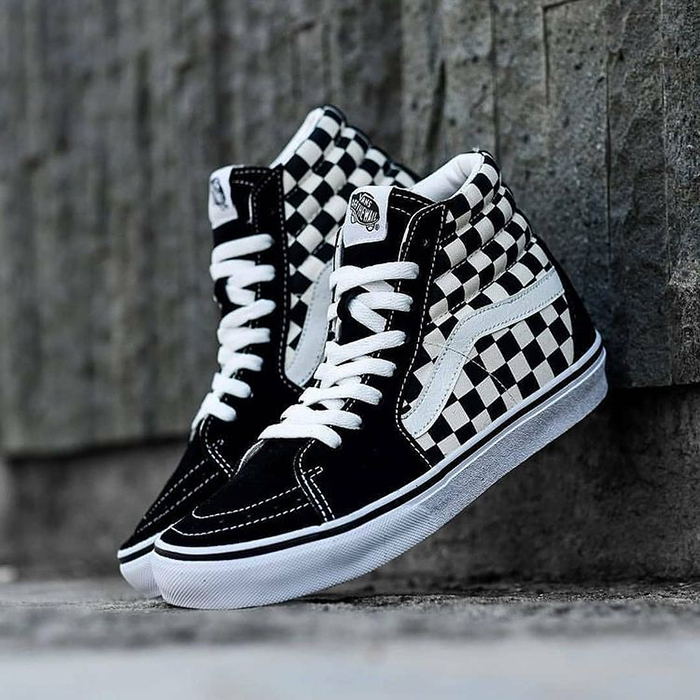 Cùng giày Vans nam cổ cao ấn định phong cách và cá tính thời trang