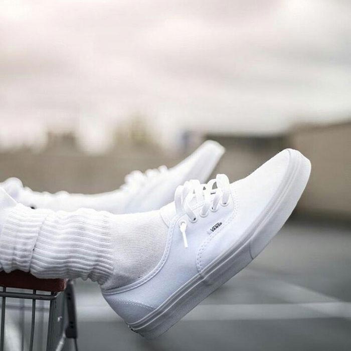 Tất tần tật bí kíp khắc phục đôi giày Vans trắng bị mốc