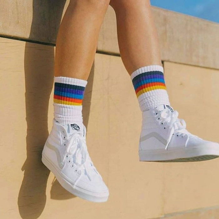 Làm bật tông outfit với loạt giày Vans trắng cổ cao