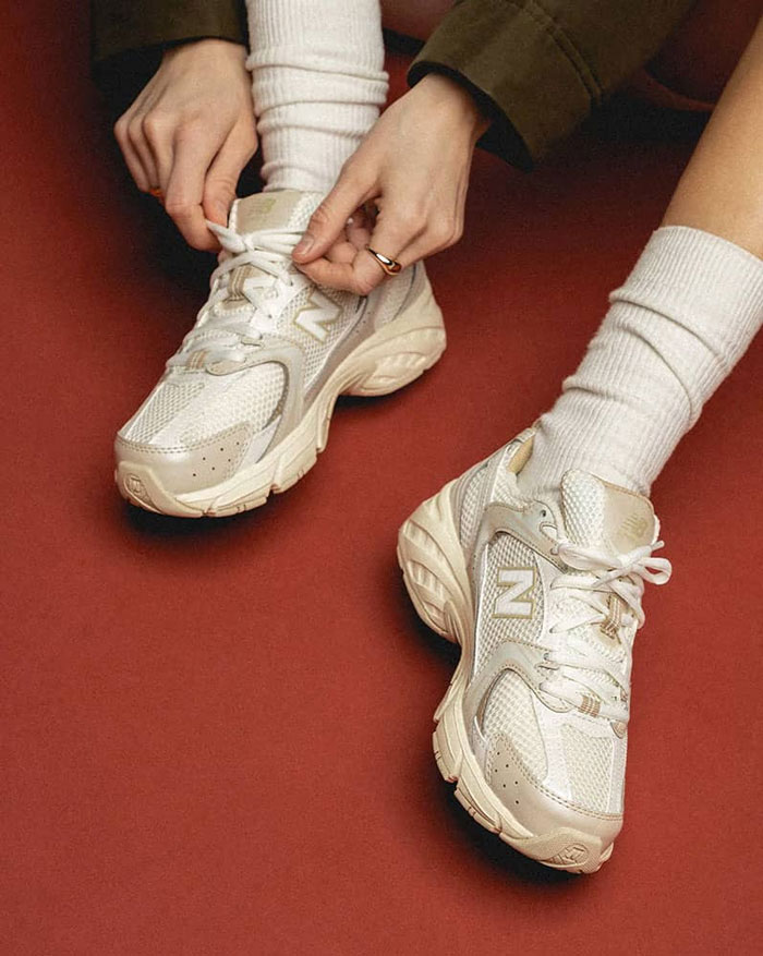 Bỏ túi ngay những cách giặt giày New Balance cực đơn giản tại nhà